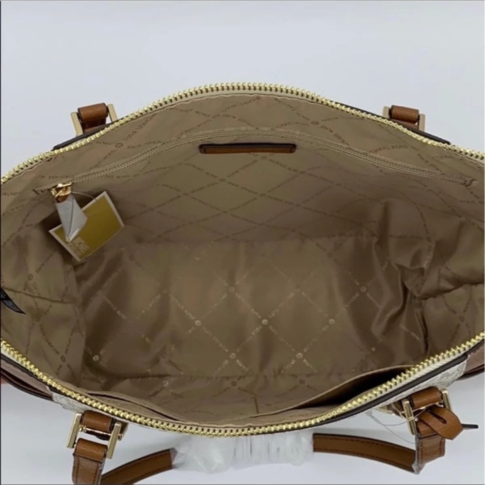 MICHAEL KORS CHARLOTTE LARGE TOP ZIP Vanilla Tote bag - Picture 13 of 16